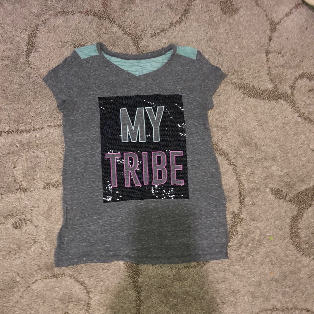 Girls grey t shirt